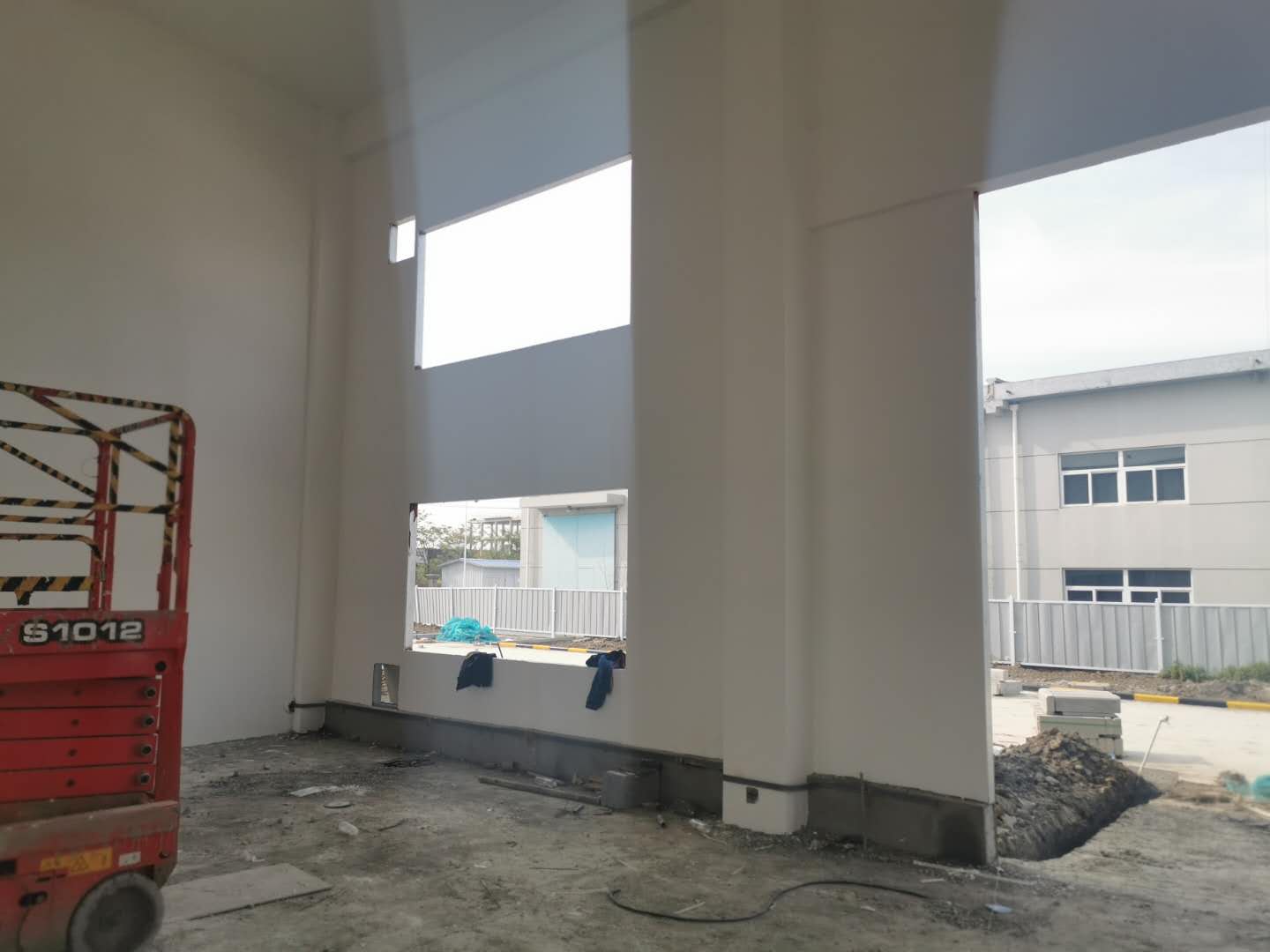 <a href='//bengbuanmo.com' target='_blank'>泄爆墙</a>施工